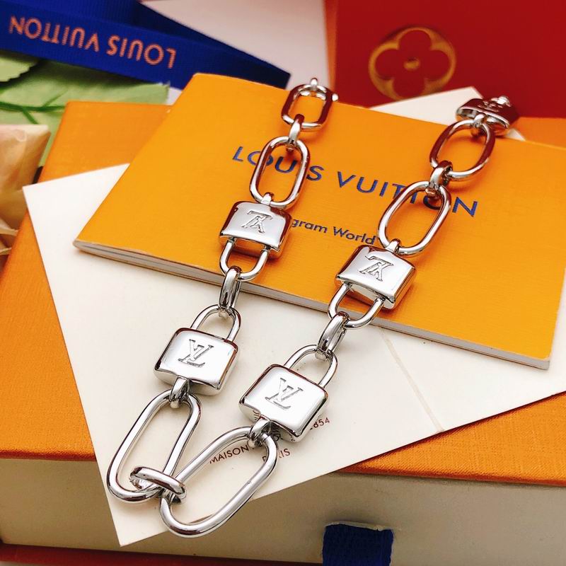 LV Necklace 05yxs62